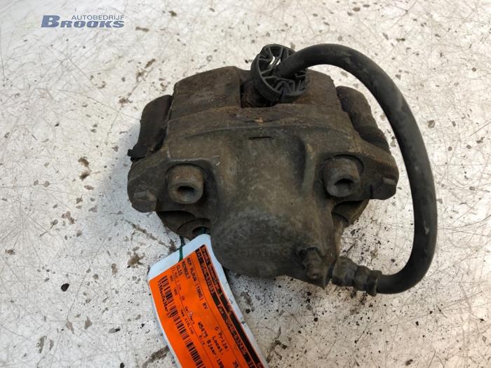Front brake calliper, right from a Renault Clio (B/C57/357/557/577) 1.8 RT/Baccara Kat. 1995
