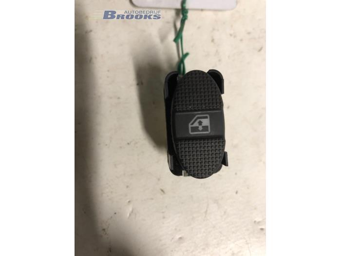 Usados Interruptor de ventanilla eléctrica Volkswagen Sharan (7M8/M9/M6) 2.8 VR6 Syncro Precio € 5,00 Norma de margen ofrecido por Autobedrijf Brooks