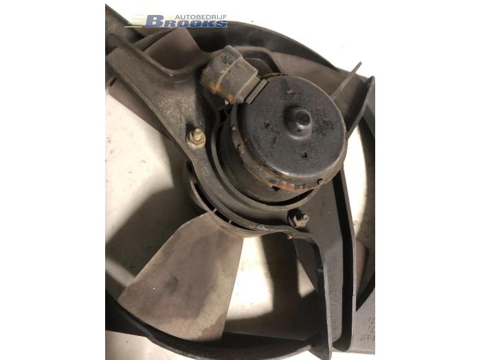 Fan motor from a Opel Corsa B (73/78/79) 1.0i 12V 1997