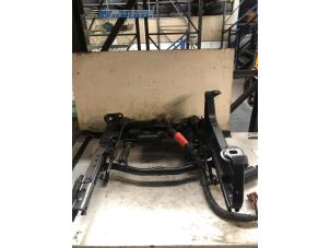 Used Height-adjustable seat frame Landrover Discovery II 2.5 Td5 Price € 100,00 Margin scheme offered by Autobedrijf Brooks