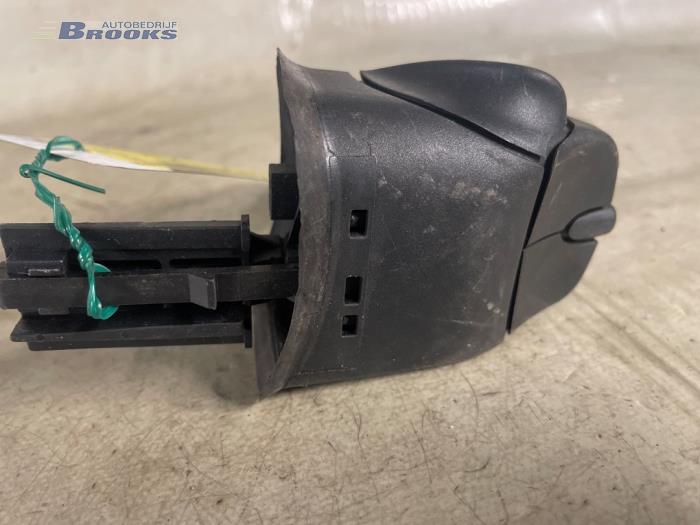 Steering wheel mounted radio control from a Ford Focus 1 1.6 16V 2001