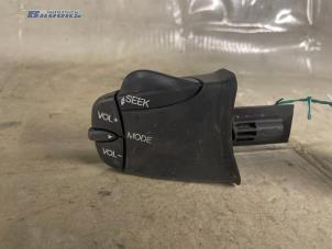 Used Steering wheel mounted radio control Ford Focus 1 1.6 16V Price € 10,00 Margin scheme offered by Autobedrijf Brooks