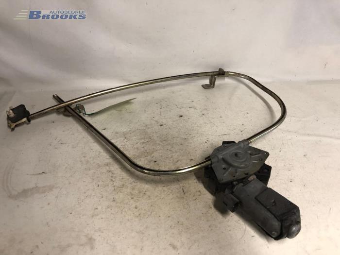 Usados Motor de ventanilla de puerta Renault 19 Phase II/III (L53) 1.4 Precio € 37,50 Norma de margen ofrecido por Autobedrijf Brooks