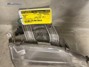Używane Reflektor prawy Honda Civic (EG) 1.6 ESi 16V Cena € 10,00 Procedura marży oferowane przez Autobedrijf Brooks