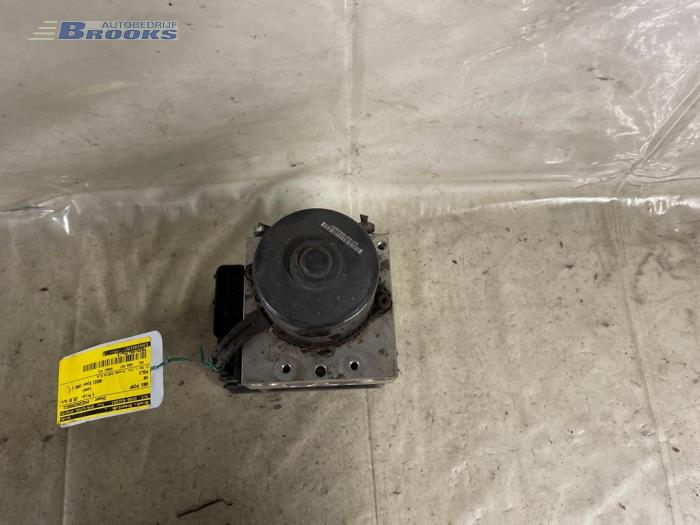 Begagnade ABS-pump Volkswagen Polo Variant (6KV5) 1.9 SDI Pris € 25,00 Marginaltabell erbjuds av Autobedrijf Brooks