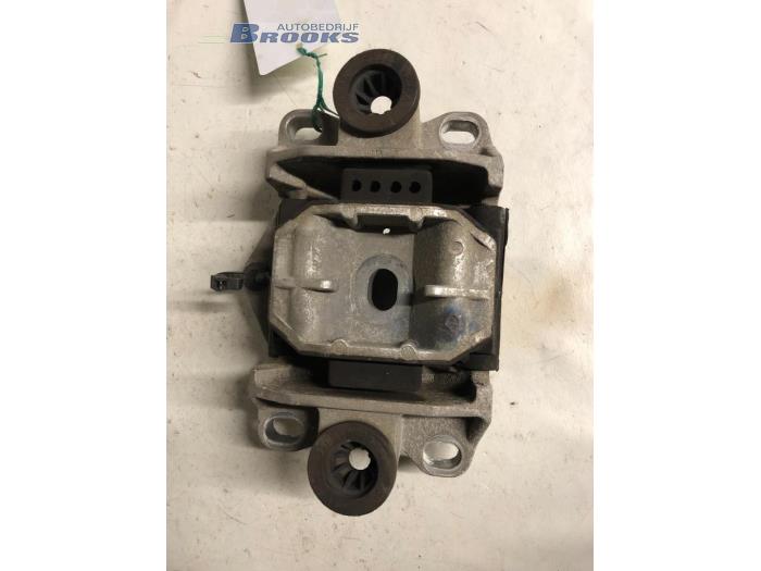 Gearbox mount from a Ford Mondeo 2002