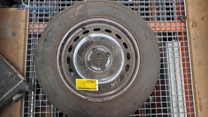 Wheel + tyre from a Audi 80 1994