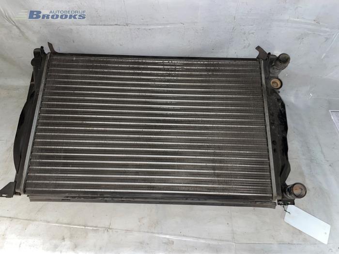 Radiator from a Audi A4 (B5) 1.6 1995