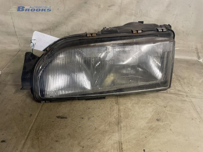 Używane Reflektor lewy Ford Sierra II 1.8 CL TD Cena € 10,00 Procedura marży oferowane przez Autobedrijf Brooks