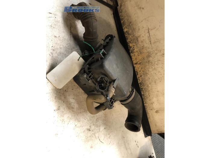 Begagnade Luftfilterhus Suzuki Alto (RF410) 1.1 16V Pris € 20,00 Marginaltabell erbjuds av Autobedrijf Brooks