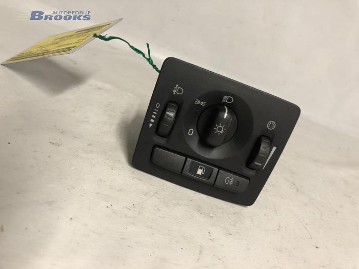 Używane Przelacznik swiatel Volvo V50 (MW) 2.0 D 16V Cena € 10,00 Procedura marży oferowane przez Autobedrijf Brooks