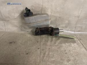 Usados Bomba de freno Renault Megane Coupé (DA) 1.6i Precio € 20,00 Norma de margen ofrecido por Autobedrijf Brooks