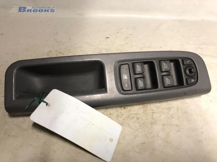 Używane Przelacznik combi okienny Volvo V50 (MW) 2.0 D 16V Cena € 25,00 Procedura marży oferowane przez Autobedrijf Brooks