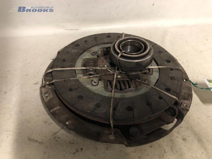 Clutch kit (complete) from a Opel Corsa B (73/78/79) 1.0i 12V 1997