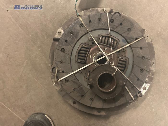 Clutch kit (complete) from a Opel Corsa B (73/78/79) 1.0i 12V 1997