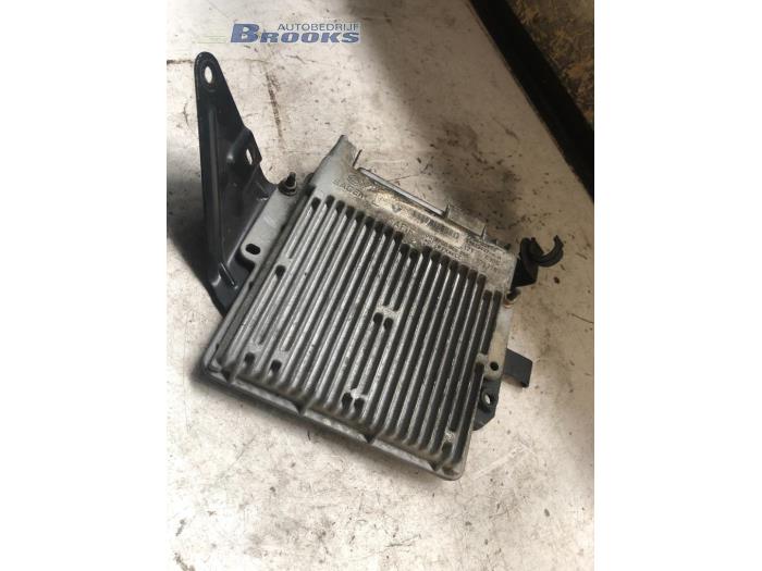 Used Engine management computer Renault Clio (B/C57/357/557/577) 1.2 Eco Kat. Price € 25,00 Margin scheme offered by Autobedrijf Brooks