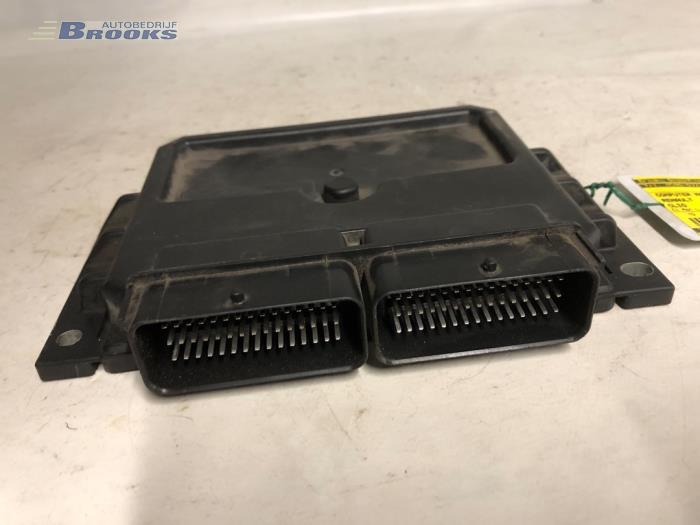 Used Engine management computer Renault Clio Price € 50,00 Margin scheme offered by Autobedrijf Brooks