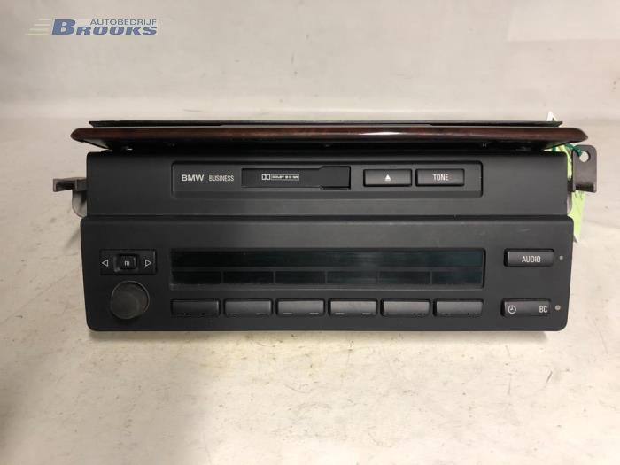 Radio/Cassette d'un BMW 5 serie (E39) 528i 24V 1998