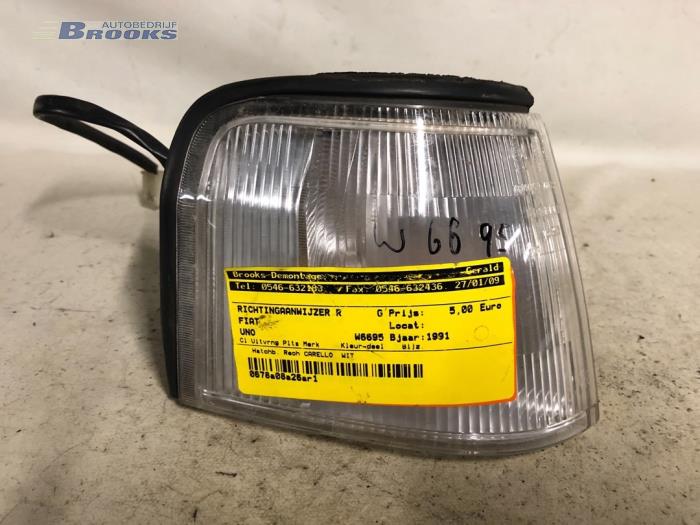 Używane Kierunkowskaz prawy Fiat Uno (146A/E) 1.5 75 SX,SXM Selecta i.e. Cena € 5,00 Procedura marży oferowane przez Autobedrijf Brooks