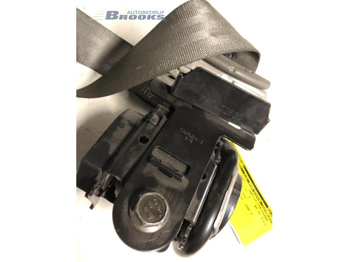 Seatbelt tensioner, right from a Kia Rio (DC22/24) 1.3 2005