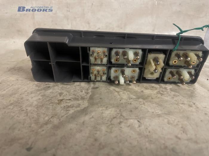 Multi-functional window switch from a Volvo S40/V40 1999