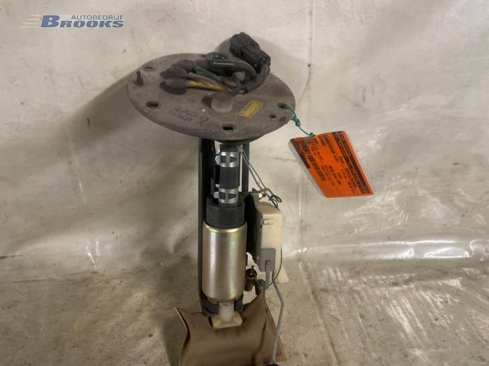 Usagé Pompe d'injection Hyundai Accent II/Excel II/Pony 1.3i 12V Prix € 10,00 Règlement à la marge proposé par Autobedrijf Brooks