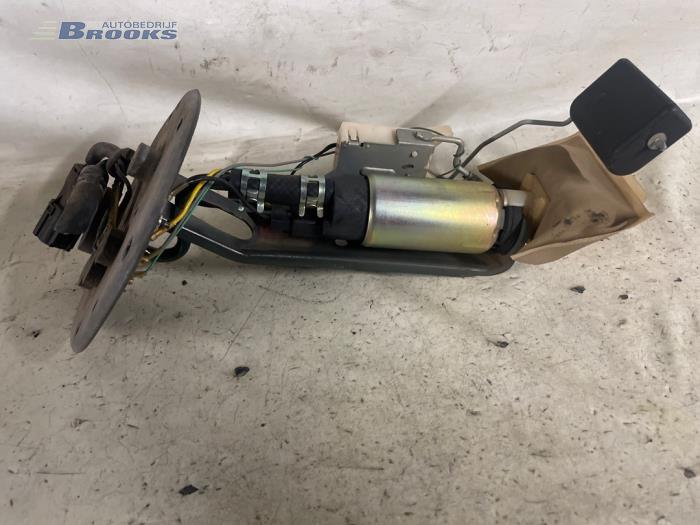 Usagé Pompe d'injection Hyundai Accent II/Excel II/Pony 1.3i 12V Hatchback Prix € 10,00 Règlement à la marge proposé par Autobedrijf Brooks