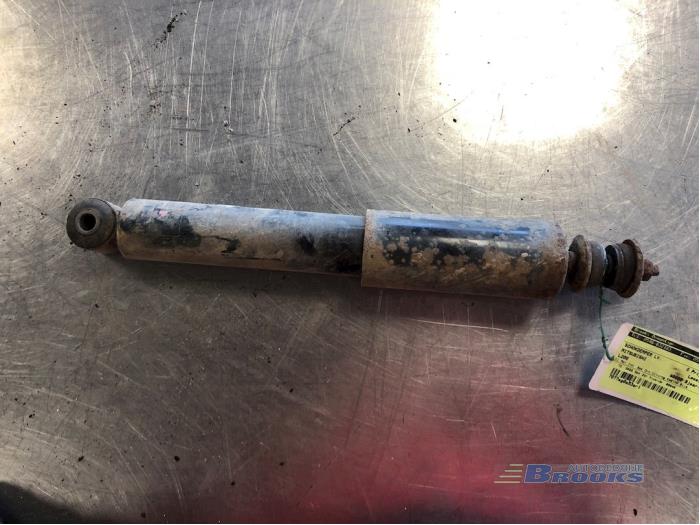 Fronts shock absorber, left from a Mitsubishi L-200 2.5 D 1999