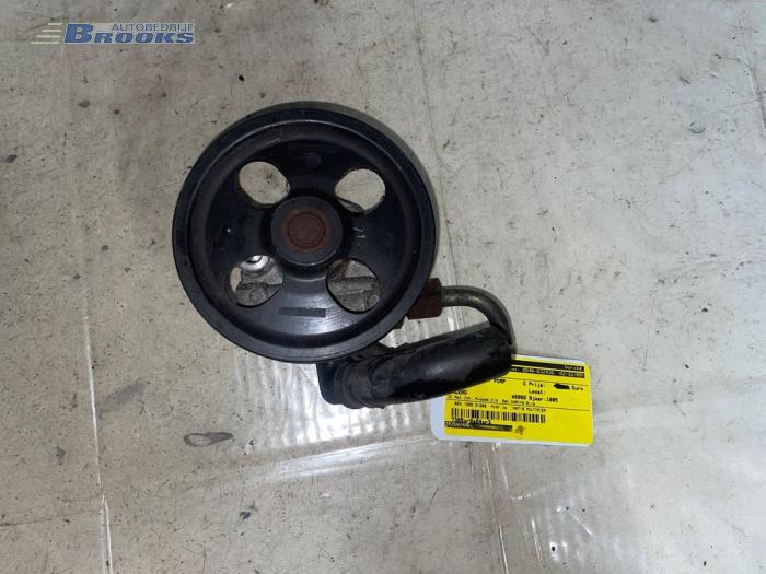 Usagé Pompe de direction Suzuki Baleno (GA/GB) 1.3 GL 16V Prix € 15,00 Règlement à la marge proposé par Autobedrijf Brooks