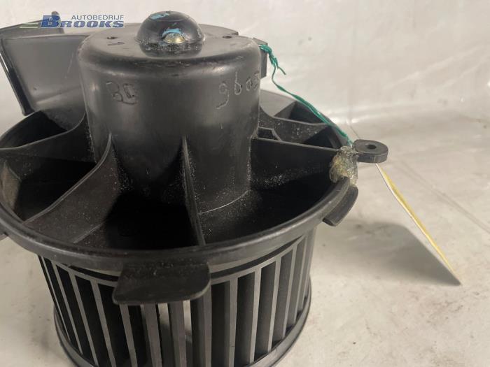 Heating and ventilation fan motor from a Peugeot 206 (2A/C/H/J/S) 1.4 XR,XS,XT,Gentry 1999