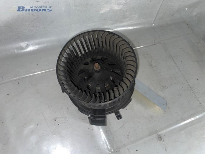 Heating and ventilation fan motor from a Peugeot 206 (2A/C/H/J/S) 1.4 XR,XS,XT,Gentry 1999