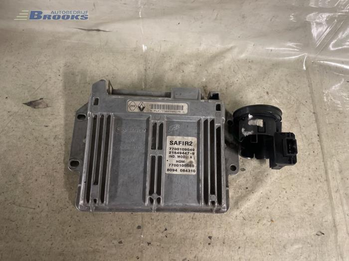 Ordinateur gestion moteur d'un Renault Megane Scénic (JA) 1.6 16V RT,RXE,RXT 1999