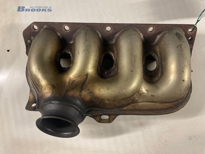 Exhaust manifold from a Citroën Xsara Picasso (CH) 1.8 16V 2002