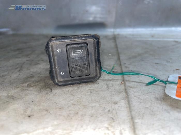 Usados Interruptor de ventanilla eléctrica Audi Cabrio (B4) 2.3 E Precio € 10,00 Norma de margen ofrecido por Autobedrijf Brooks