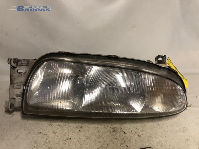 Używane Reflektor lewy Ford Courier (J3/5) 1.8 D Cena € 10,00 Procedura marży oferowane przez Autobedrijf Brooks