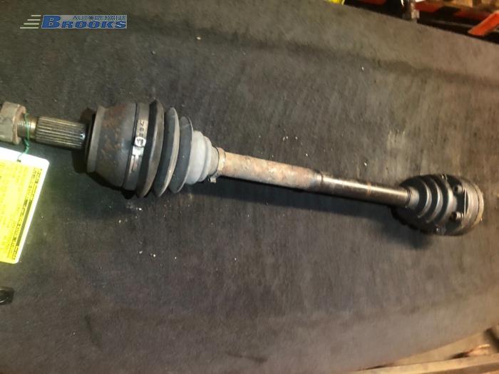 Gebrauchte Antriebswelle links vorne Alfa Romeo 146 (930B) 1.4 ie Preis € 10,00 Margenregelung angeboten von Autobedrijf Brooks