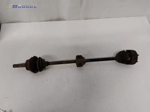 Usagé Arbre de transmission avant droit Volkswagen Polo II Coupé (86) 1.3 Kat. Prix € 25,00 Règlement à la marge proposé par Autobedrijf Brooks