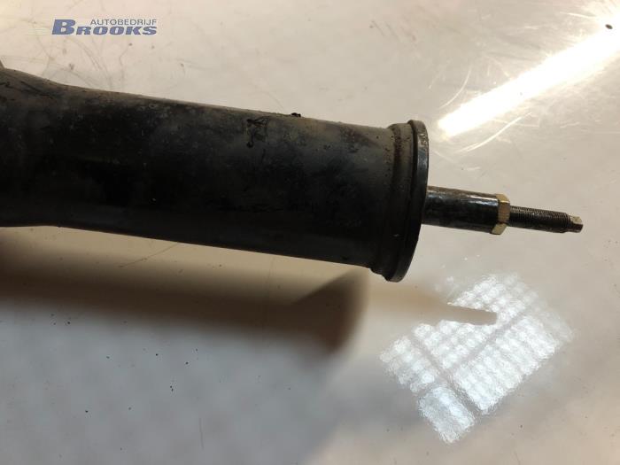 Rear shock absorber rod, left from a Volkswagen Golf III Variant (1H5) 1.8 1995