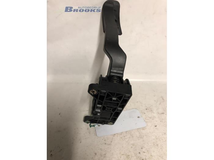 Throttle pedal position sensor from a Mercedes-Benz Vito (638.1/2) 2.2 CDI 108 16V 2001