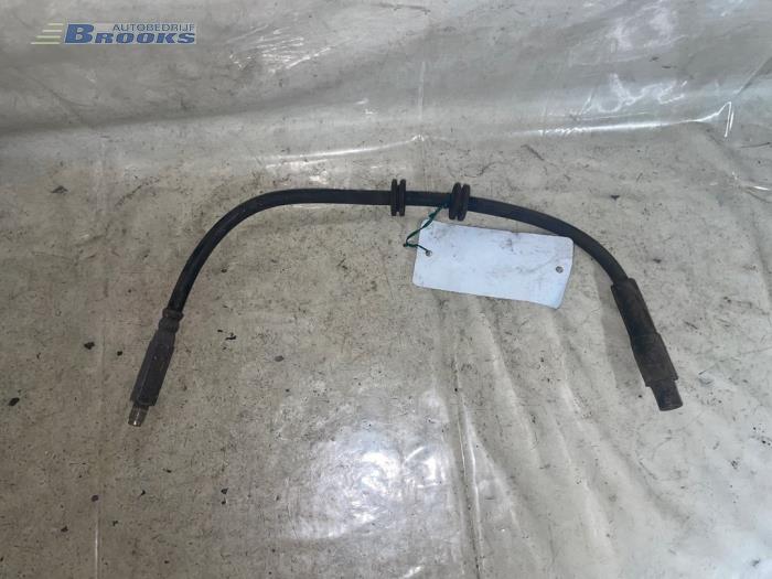 Gebrauchte Bremsschlauch vorne Mercedes Vito (638.1/2) 2.2 CDI 108 16V Preis € 10,00 Margenregelung angeboten von Autobedrijf Brooks