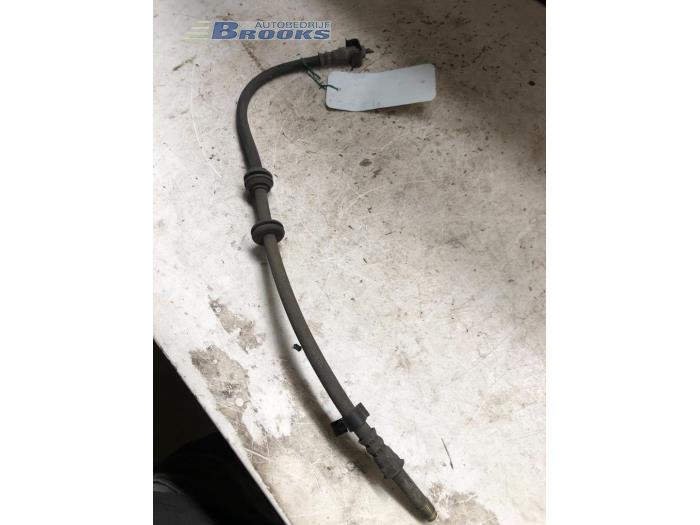 Gebrauchte Bremsschlauch vorne Mercedes Vito (638.1/2) 2.2 CDI 108 16V Preis € 10,00 Margenregelung angeboten von Autobedrijf Brooks
