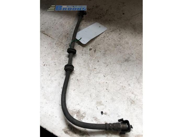 Gebrauchte Bremsschlauch vorne Mercedes Vito (638.1/2) 2.2 CDI 108 16V Preis € 10,00 Margenregelung angeboten von Autobedrijf Brooks