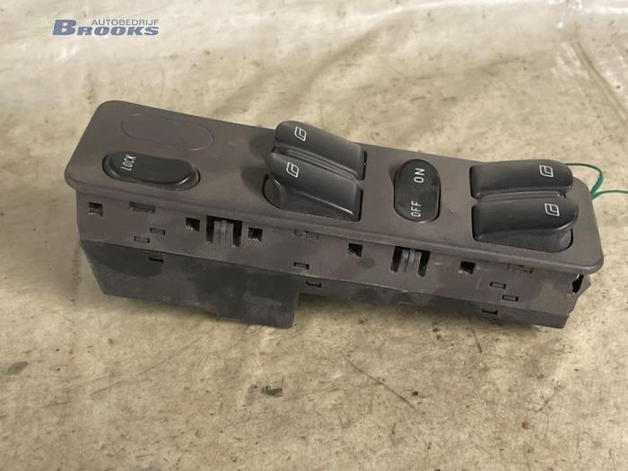 Usados Interruptor combinado de ventanillas Saab 9-3 I (YS3D) 2.2 TiD Kat. Precio € 20,00 Norma de margen ofrecido por Autobedrijf Brooks