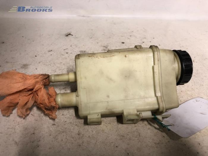 Begagnade Styrservotank Renault Clio II (BB/CB) 1.4 Pris € 10,00 Marginaltabell erbjuds av Autobedrijf Brooks