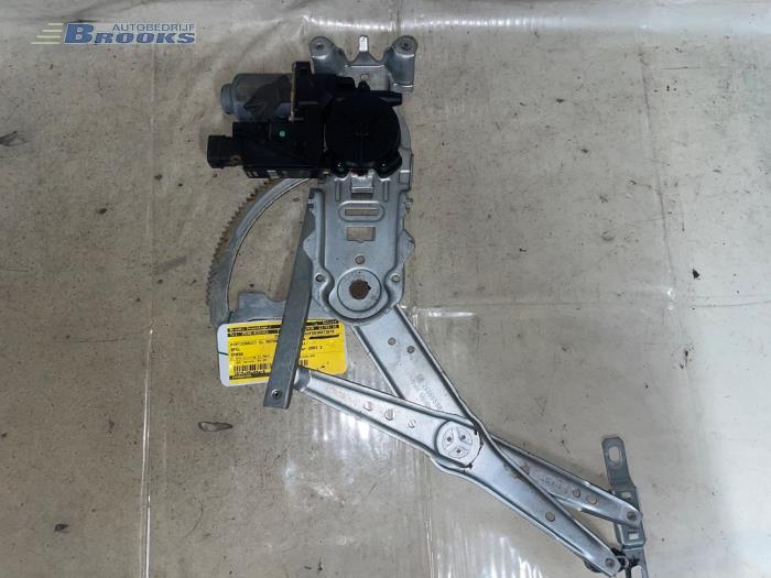 Usados Motor de ventanilla de puerta Opel Corsa C (F08/68) 1.2 16V Precio € 50,00 Norma de margen ofrecido por Autobedrijf Brooks