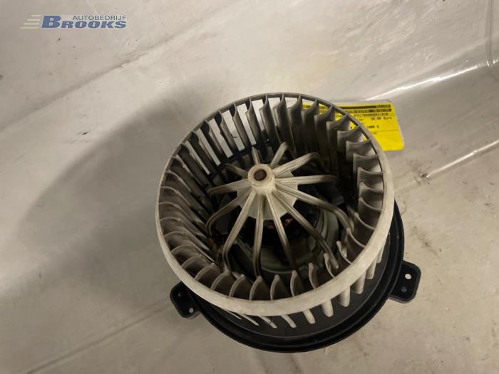 Motor de ventilador de calefactor de un Fiat Punto I (176) 60 S,SX 1.2 Fire SPI 1995
