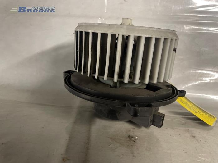 Motor de ventilador de calefactor de un Fiat Punto I (176) 60 S,SX 1.2 Fire SPI 1995