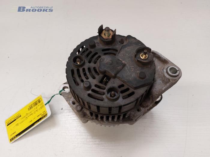 Dynamo van een Opel Movano (4A1; 4A2; 4B2; 4B3; 4C2; 4C3) 2.8 DTI 2001