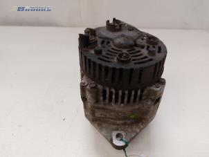 Dynamo van een Opel Movano (4A1; 4A2; 4B2; 4B3; 4C2; 4C3) 2.8 DTI 2001