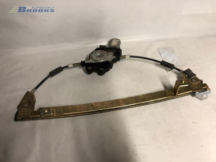 Usados Motor de ventanilla de puerta Fiat Marea Weekend (185BX/CX) 1.6 SX,ELX 16V Precio € 50,00 Norma de margen ofrecido por Autobedrijf Brooks